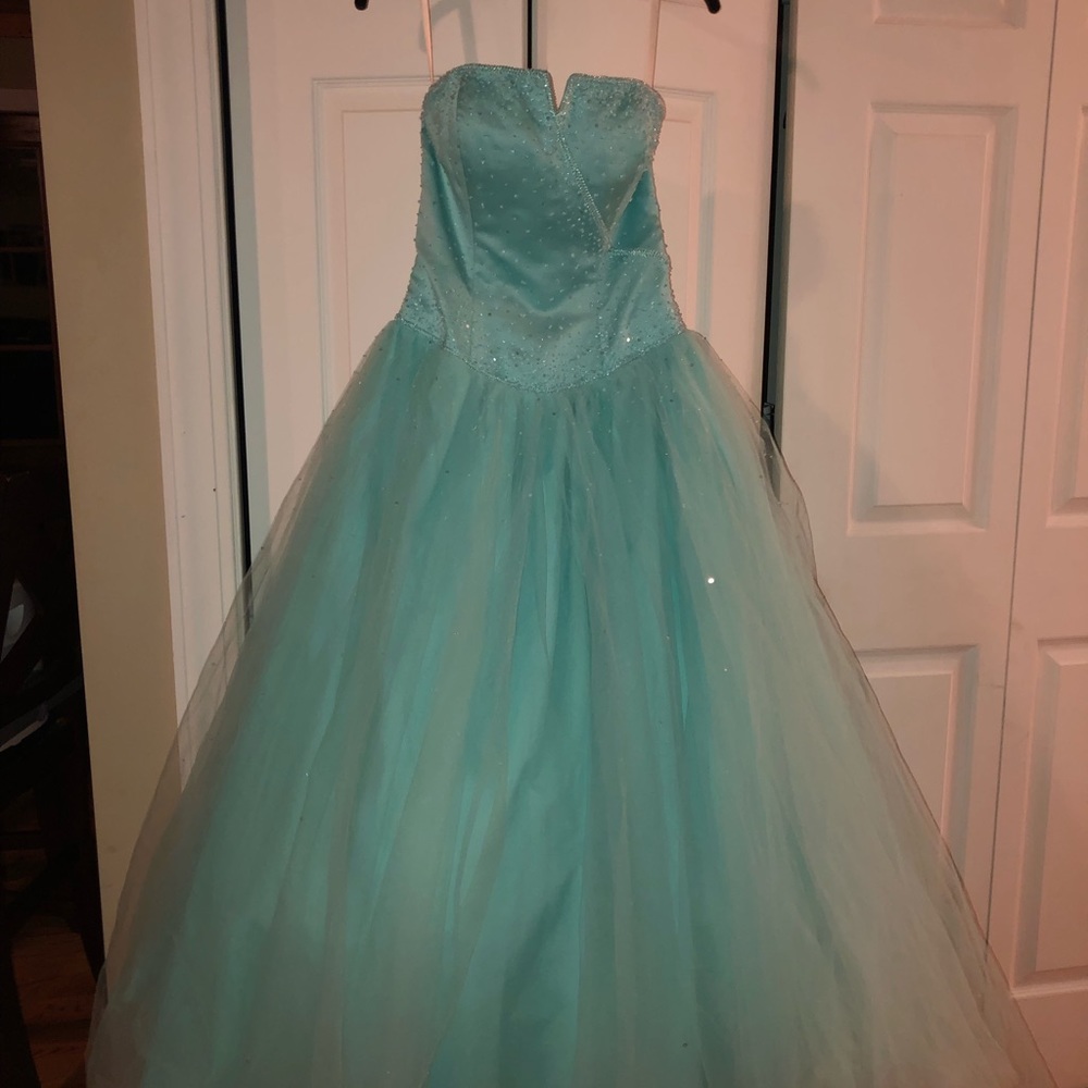 Dress - Picture 4 of 5